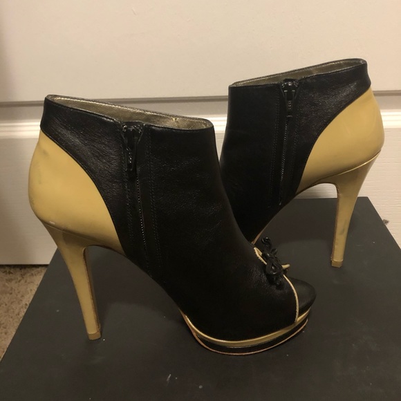 Pelle Moda Ankle Boots - Picture 2 of 6